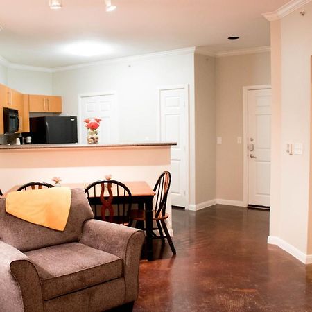 Downtown Dallas Beautiful Poolside Apartment Εξωτερικό φωτογραφία