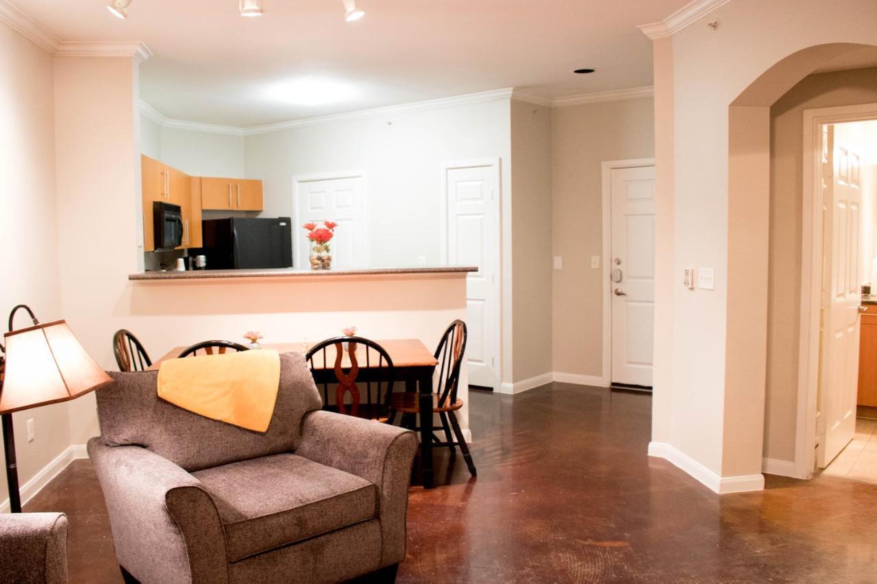 Downtown Dallas Beautiful Poolside Apartment Εξωτερικό φωτογραφία